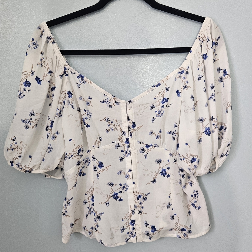 Corset Style Top w Puff Sleeves